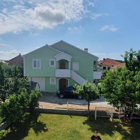 דירה House