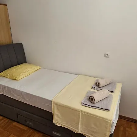 Apartament House *