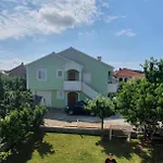 아파트 House