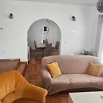 Апартаменти House *