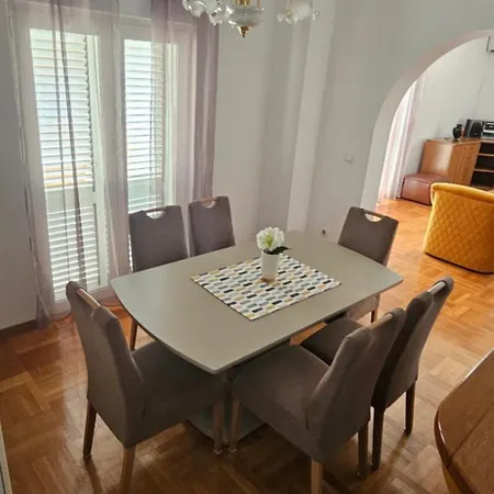 Апартаменты House *