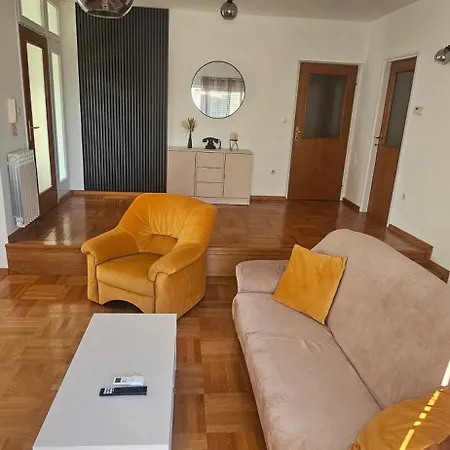 Apartman House Zára